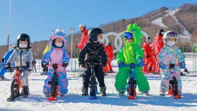 吉林各大雪場(chǎng)“開板”，新玩法續(xù)寫冰雪熱