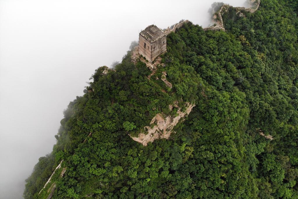 霧繞金山嶺 云涌古長(zhǎng)城