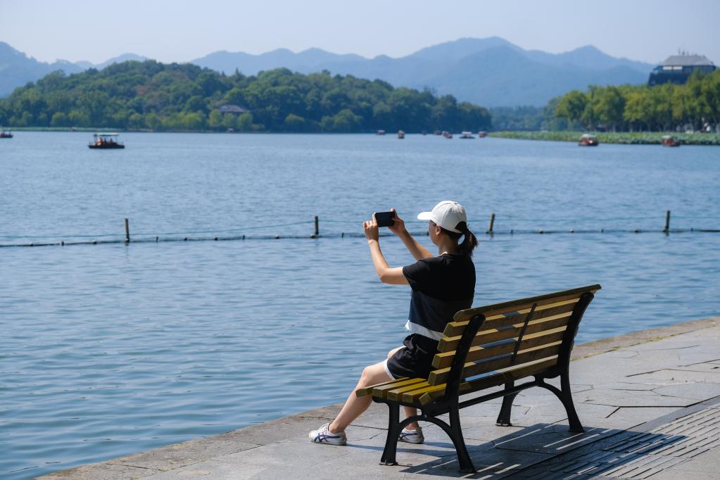 西湖景區(qū)國慶假期迎游客