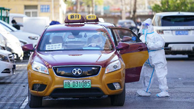 新華全媒+丨北京朝陽(yáng)：就醫(yī)保障車(chē)隊(duì)服務(wù)風(fēng)險(xiǎn)區(qū)居民就醫(yī)