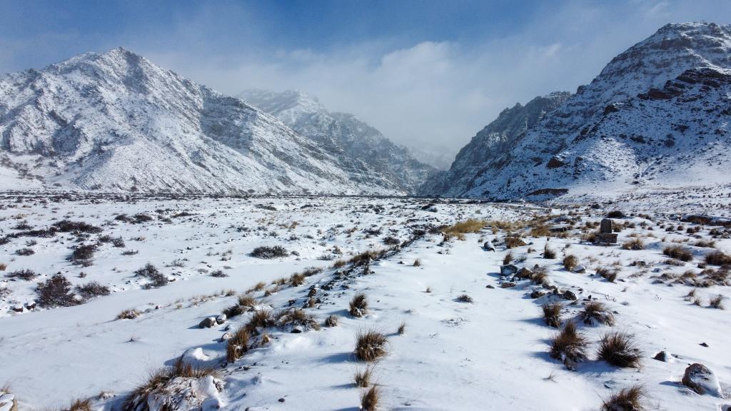 雪后賀蘭山 壯美如畫(huà)