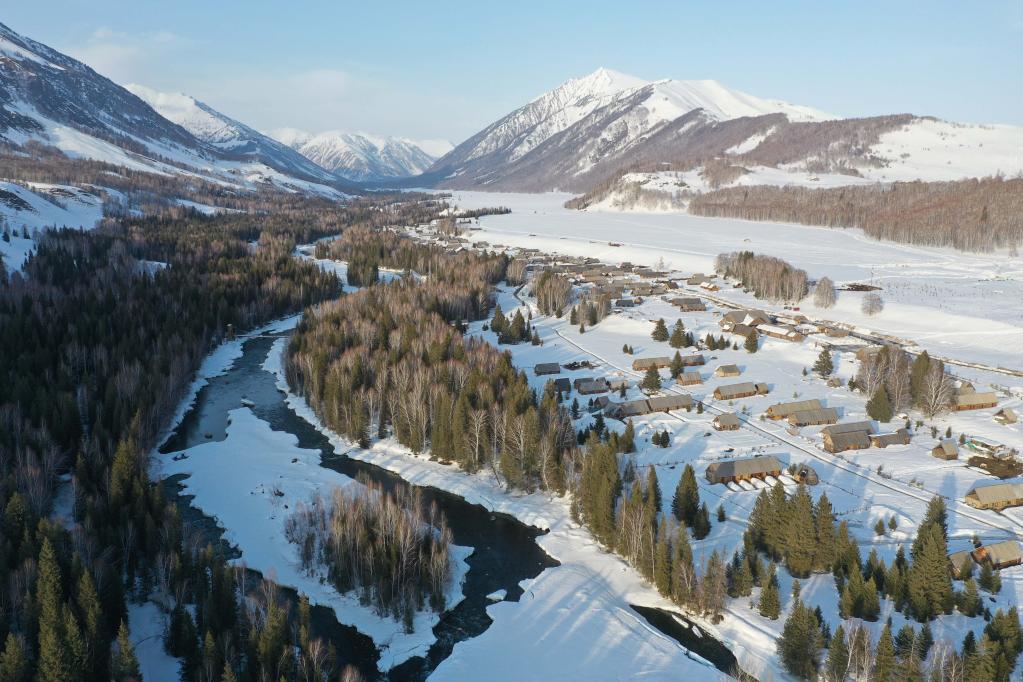 新華全媒＋丨國(guó)道之行 從雪山奔向大海|守護(hù)“人間仙境”的蘇卡