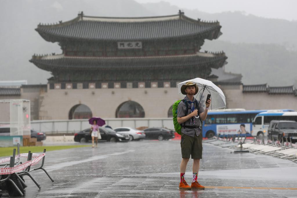 臺風(fēng)“卡努”來襲 韓國普降暴雨